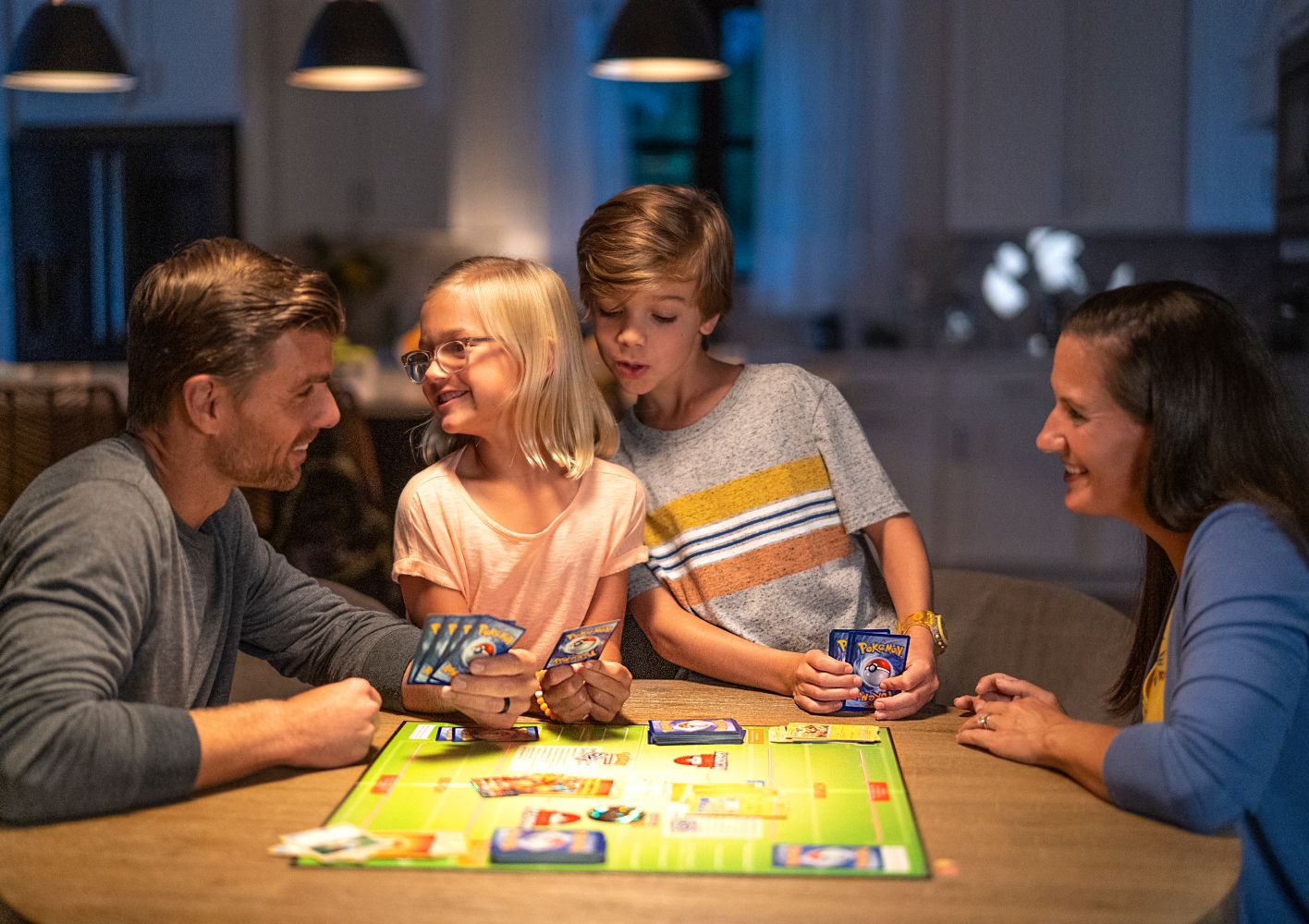 img-play-with-friends-family-2x